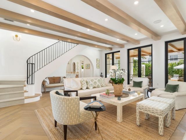 Продажа дома по адресу 302 E Lakewood Road - фото 6853871