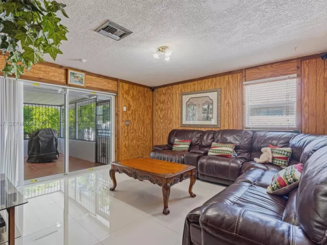 Продажа дома по адресу 7004 SW 139th Pl - фото 7714263