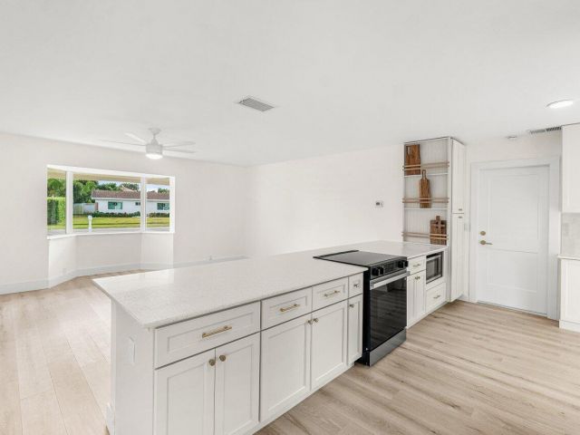 Продажа дома по адресу 2433 Palm Road - фото 6833139