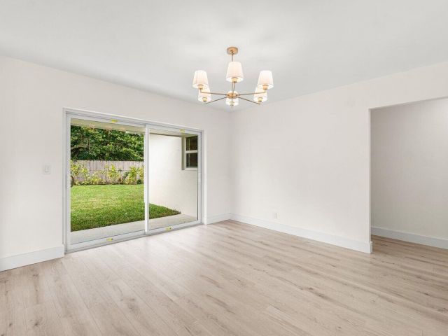 Продажа дома по адресу 2433 Palm Road - фото 6833142