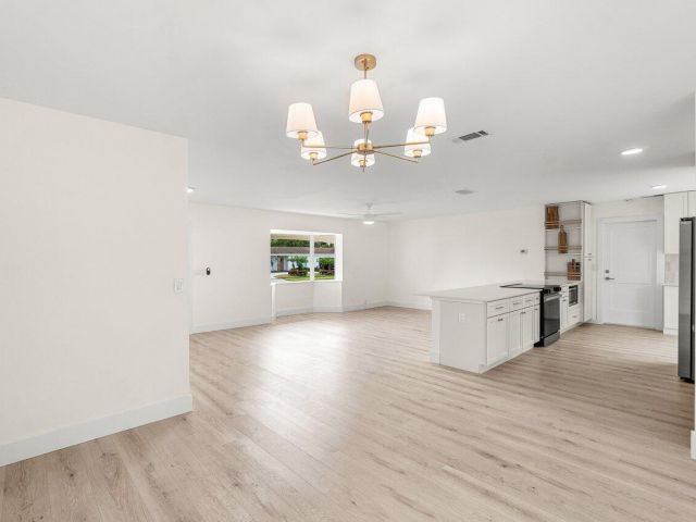 Продажа дома по адресу 2433 Palm Road - фото 6833144