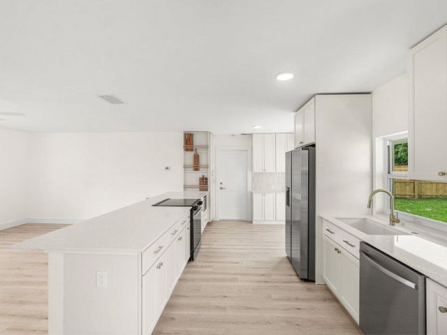 Продажа дома по адресу 2433 Palm Road - фото 6833147