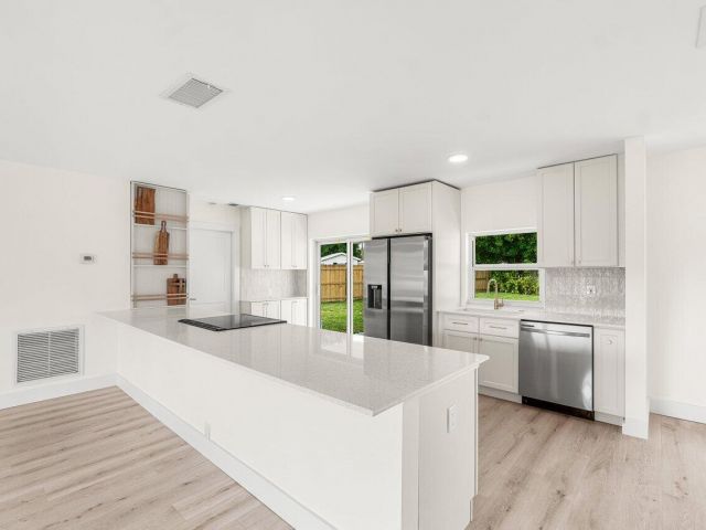 Продажа дома по адресу 2433 Palm Road - фото 6833148