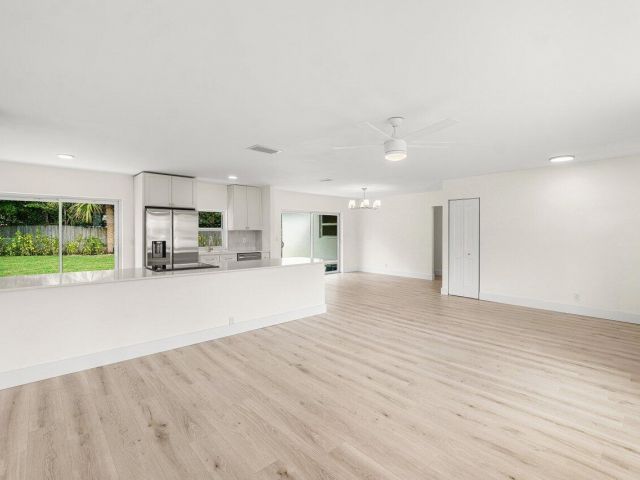 Продажа дома по адресу 2433 Palm Road - фото 6833149