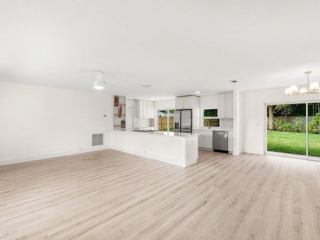 Продажа дома по адресу 2433 Palm Road - фото 6833150