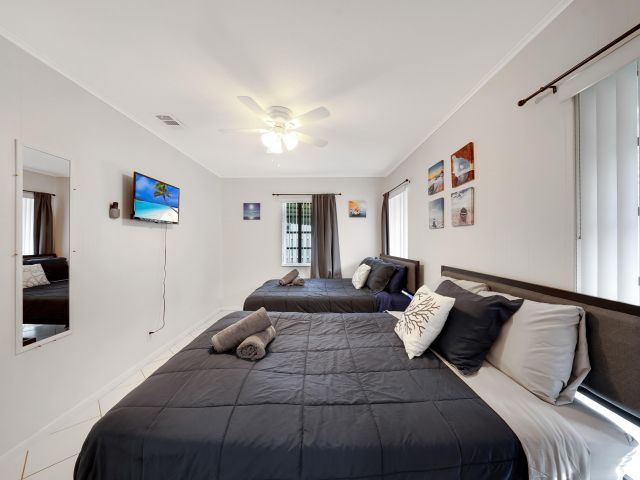 Продажа дома по адресу 2102 NE 68th Street - фото 6829065