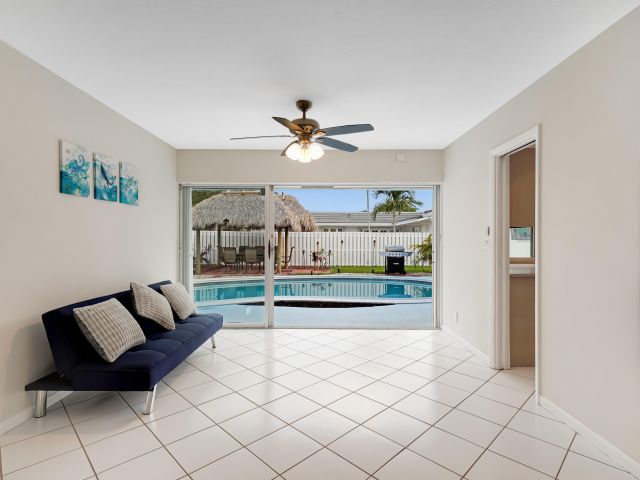 Продажа дома по адресу 2102 NE 68th Street - фото 6829067