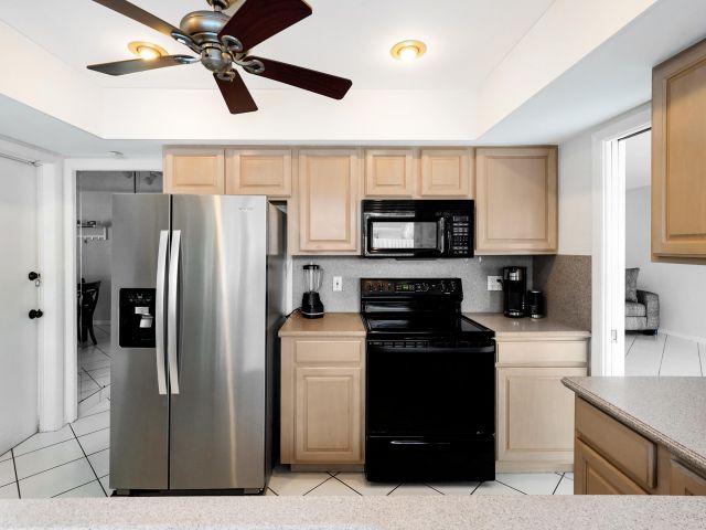 Продажа дома по адресу 2102 NE 68th Street - фото 6829072