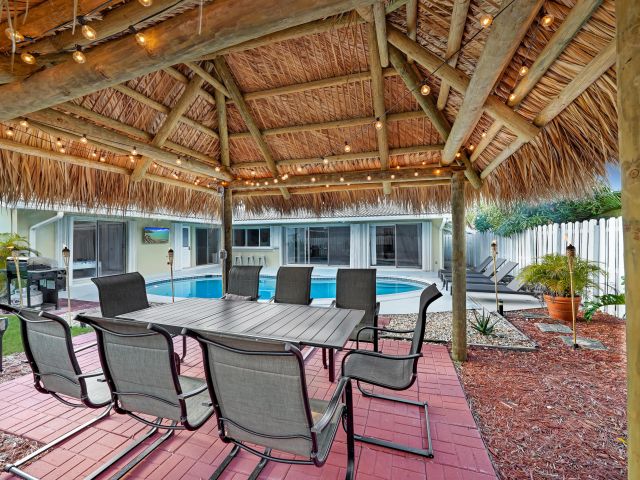 Продажа дома по адресу 2102 NE 68th Street - фото 6829073