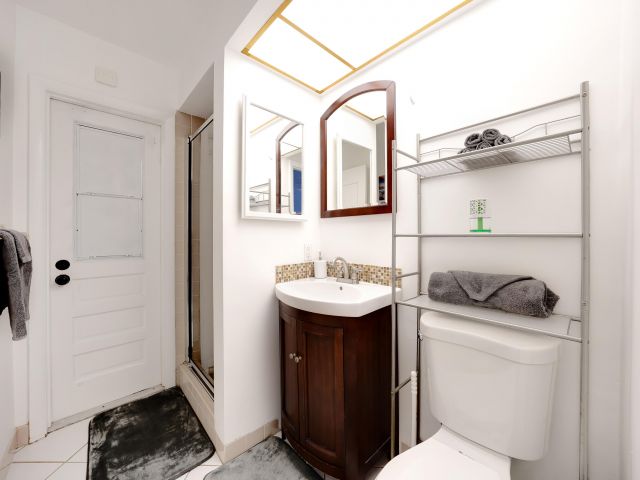 Продажа дома по адресу 2102 NE 68th Street - фото 6829075