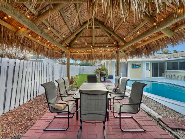 Продажа дома по адресу 2102 NE 68th Street - фото 6829076