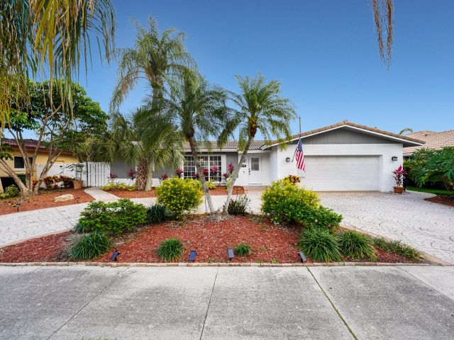 Продажа дома по адресу 2102 NE 68th Street - фото 6829078