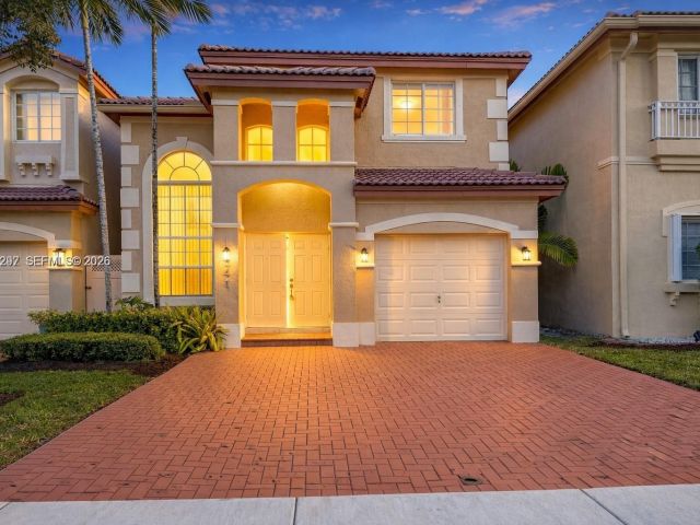 Дом в аренду по адресу 11541 NW 68th Ter 11541 - фото 7485192