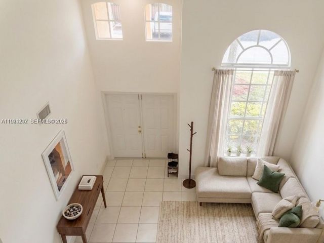 Дом в аренду по адресу 11541 NW 68th Ter 11541 - фото 7485193