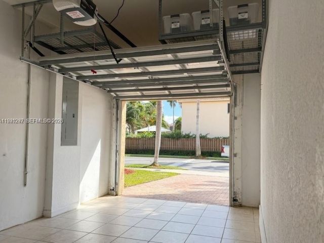 Дом в аренду по адресу 11541 NW 68th Ter 11541 - фото 7485199