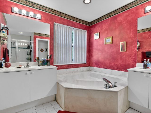 Продажа дома по адресу 1238 NW 144th Terrace - фото 6846638