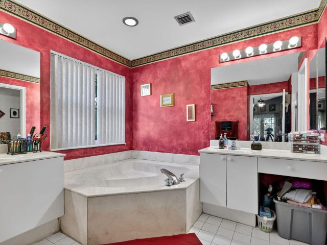 Продажа дома по адресу 1238 NW 144th Terrace - фото 6846639