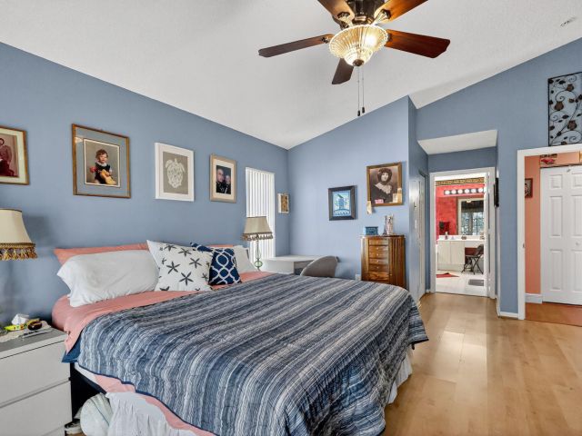 Продажа дома по адресу 1238 NW 144th Terrace - фото 6846640