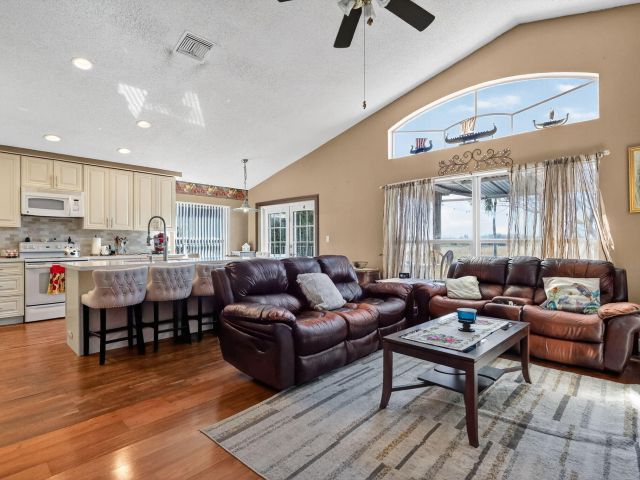 Продажа дома по адресу 1238 NW 144th Terrace - фото 6846643