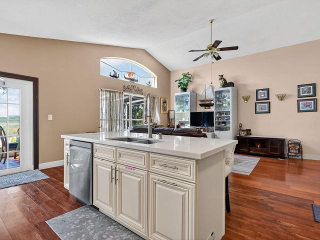 Продажа дома по адресу 1238 NW 144th Terrace - фото 6846645