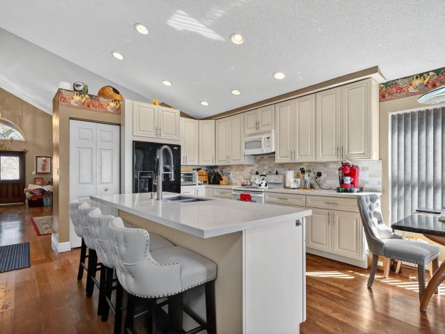 Продажа дома по адресу 1238 NW 144th Terrace - фото 6846648