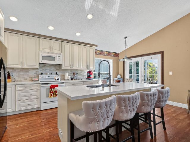 Продажа дома по адресу 1238 NW 144th Terrace - фото 6846649