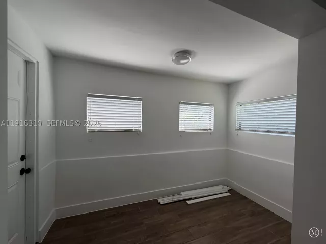 Продажа дома по адресу 107 W Pembroke Rd - фото 9262443