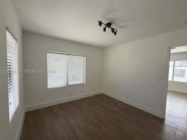 Продажа дома по адресу 107 W Pembroke Rd - фото 9262450