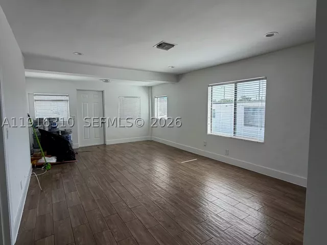 Продажа дома по адресу 107 W Pembroke Rd - фото 9262452