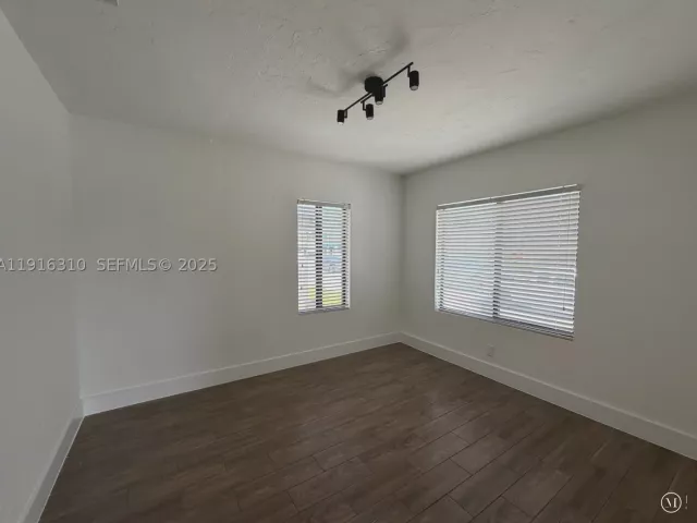 Продажа дома по адресу 107 W Pembroke Rd - фото 9262454