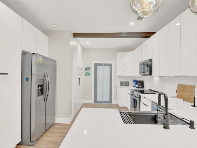 Дом в аренду по адресу 727 S Fernwood Drive S - фото 6834471