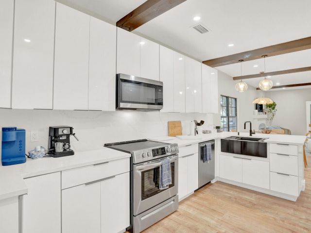 Дом в аренду по адресу 727 S Fernwood Drive S - фото 6834472