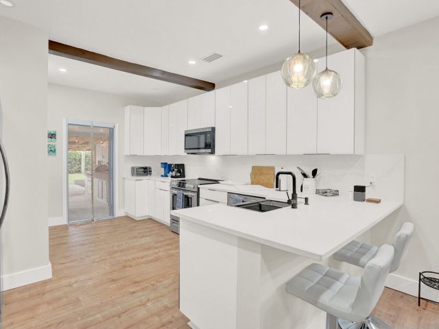 Дом в аренду по адресу 727 S Fernwood Drive S - фото 6834473