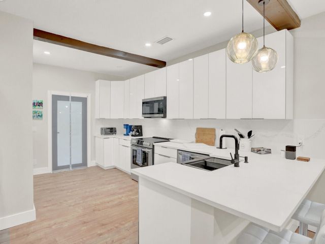 Дом в аренду по адресу 727 S Fernwood Drive S - фото 6834474