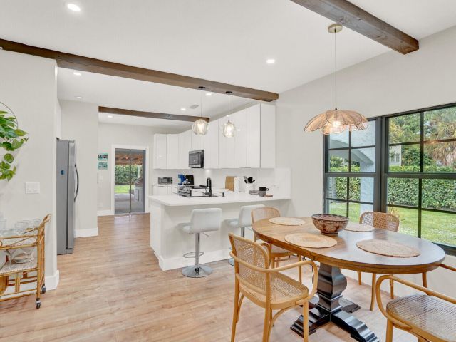 Дом в аренду по адресу 727 S Fernwood Drive S - фото 6834476