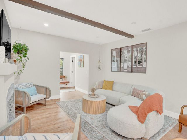 Дом в аренду по адресу 727 S Fernwood Drive S - фото 6834478