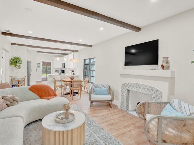 Дом в аренду по адресу 727 S Fernwood Drive S - фото 6834481