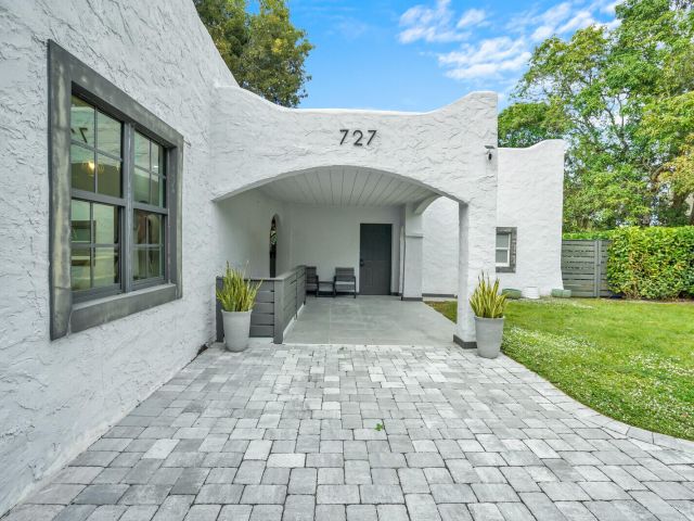 Дом в аренду по адресу 727 S Fernwood Drive S - фото 6834482