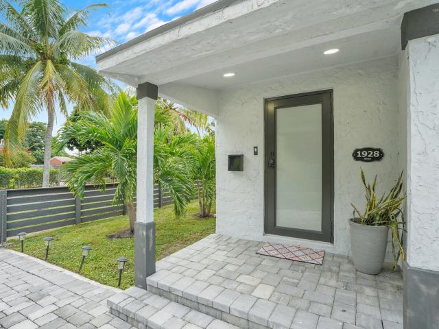 Дом в аренду по адресу 727 S Fernwood Drive S - фото 6834483