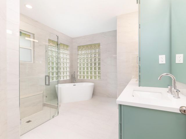 Продажа дома по адресу 3317 Embassy Drive - фото 6837955