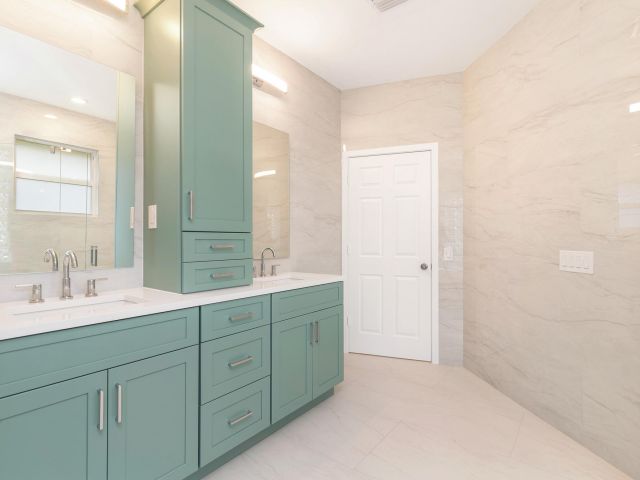 Продажа дома по адресу 3317 Embassy Drive - фото 6837956