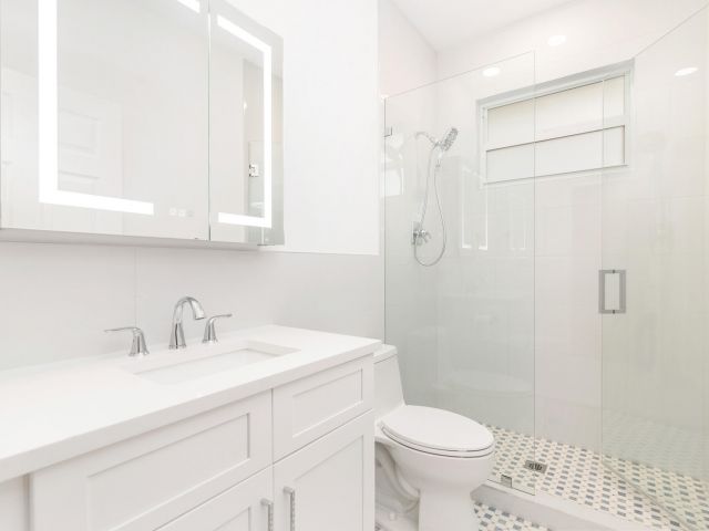 Продажа дома по адресу 3317 Embassy Drive - фото 6837958