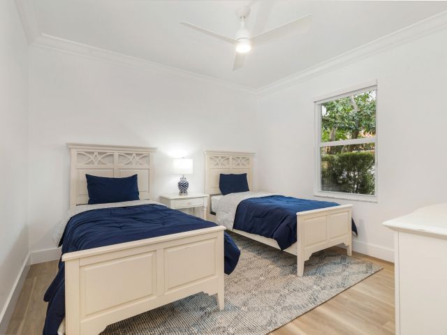 Продажа дома по адресу 3317 Embassy Drive - фото 6837959