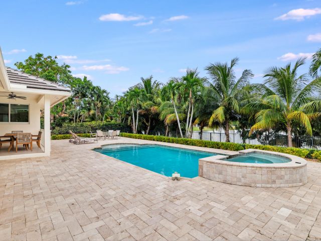 Продажа дома по адресу 3317 Embassy Drive - фото 6837963