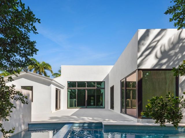 Продажа дома по адресу 1520 W 22nd St - фото 7521214