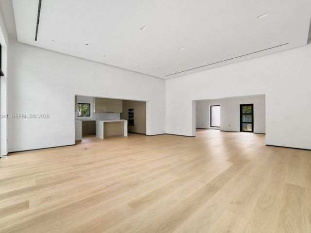 Продажа дома по адресу 1520 W 22nd St - фото 7521216