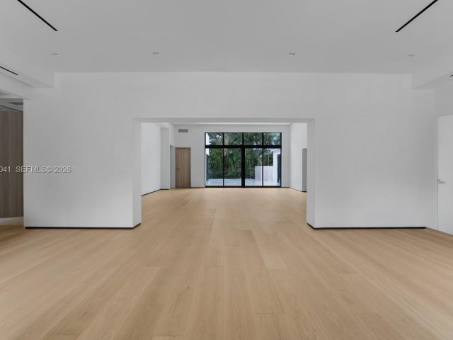 Продажа дома по адресу 1520 W 22nd St - фото 7521218