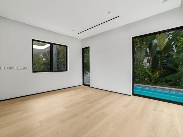 Продажа дома по адресу 1520 W 22nd St - фото 7521219