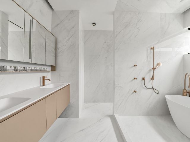 Продажа дома по адресу 1520 W 22nd St - фото 7521220