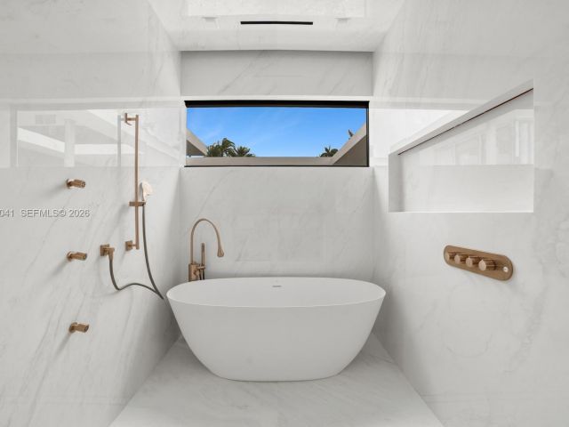 Продажа дома по адресу 1520 W 22nd St - фото 7521221